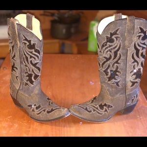 Corral Roughed Brown w/Black Sequin Inlay Snip Toe